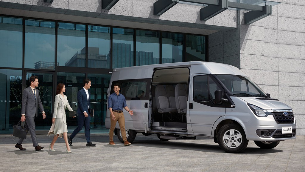 gia_xe_ford_transit_2023