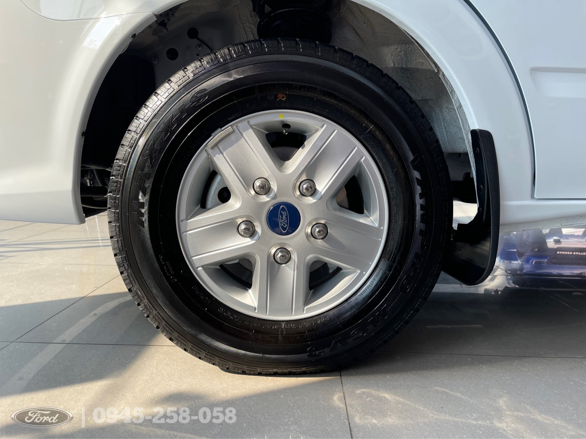 gia_xe_ford_transit_2023_moi_nhat_13