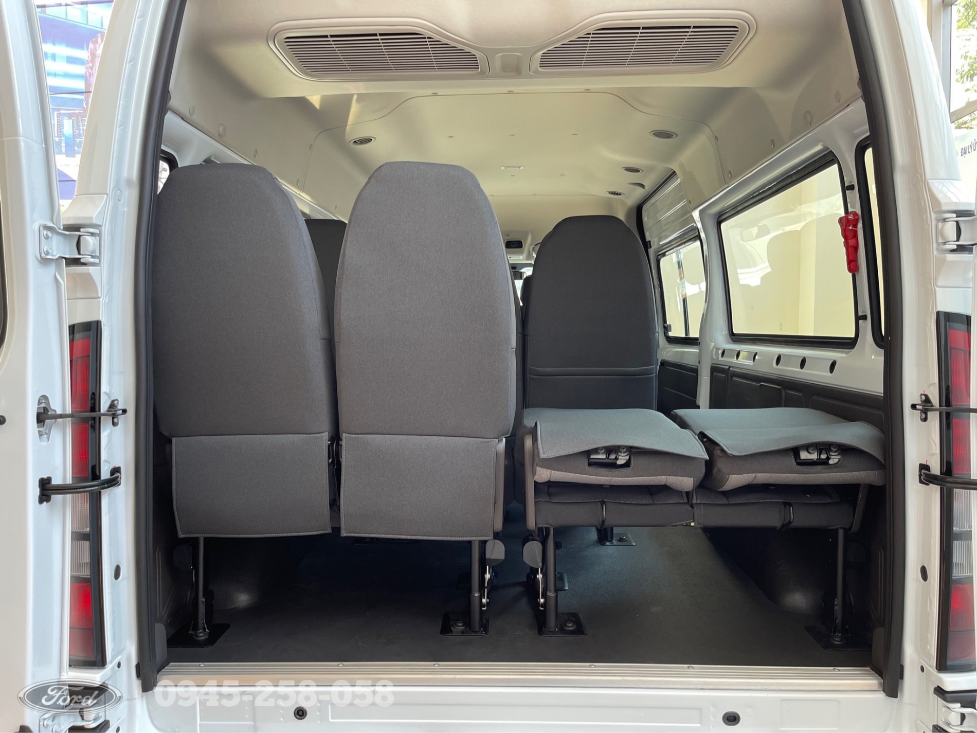 gia_xe_ford_transit_2023_moi_nhat_16
