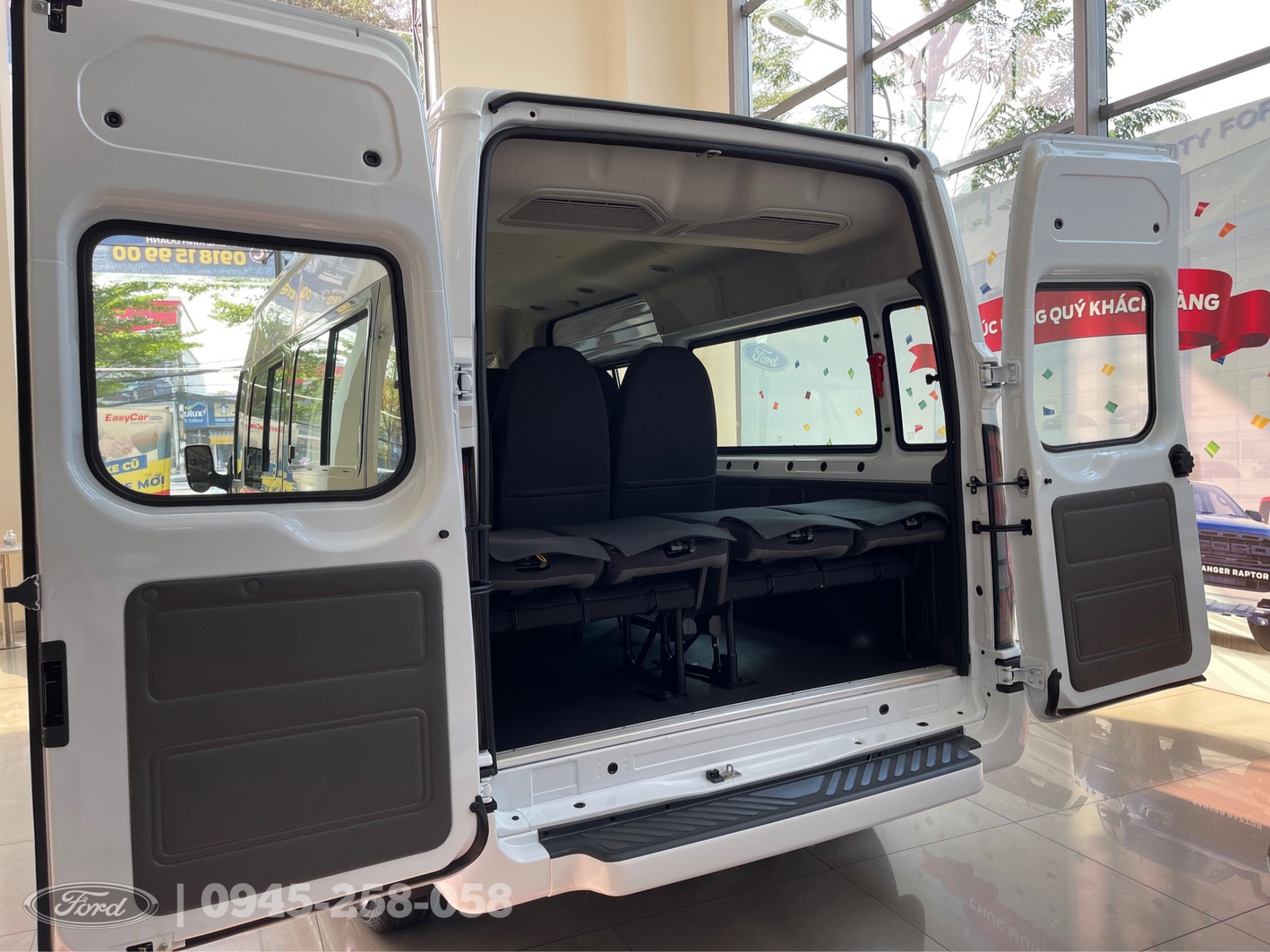 gia_xe_ford_transit_2023_moi_nhat_19