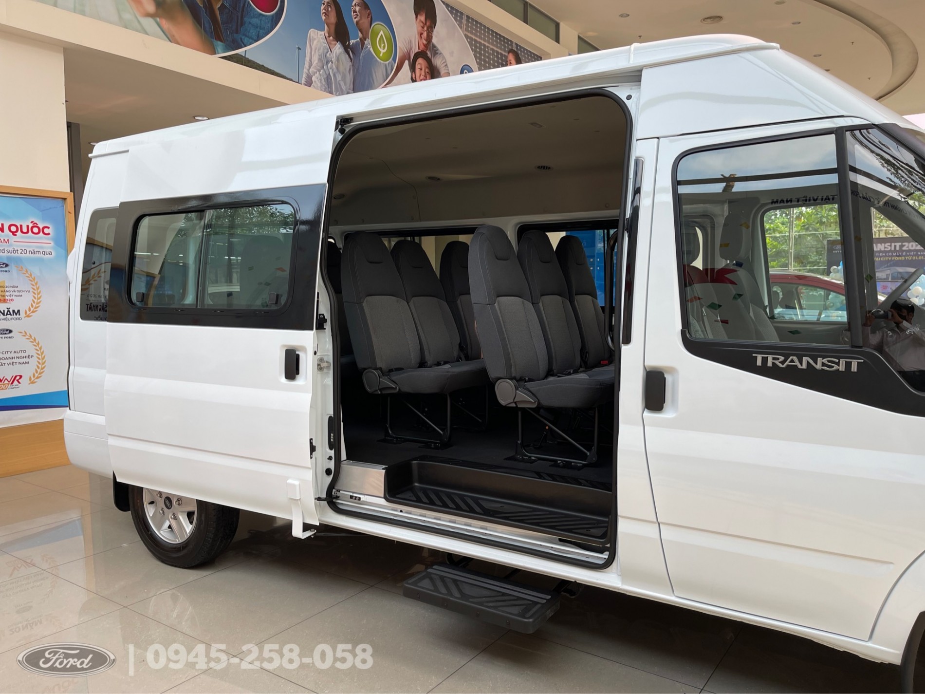 gia_xe_ford_transit_2023_moi_nhat_2