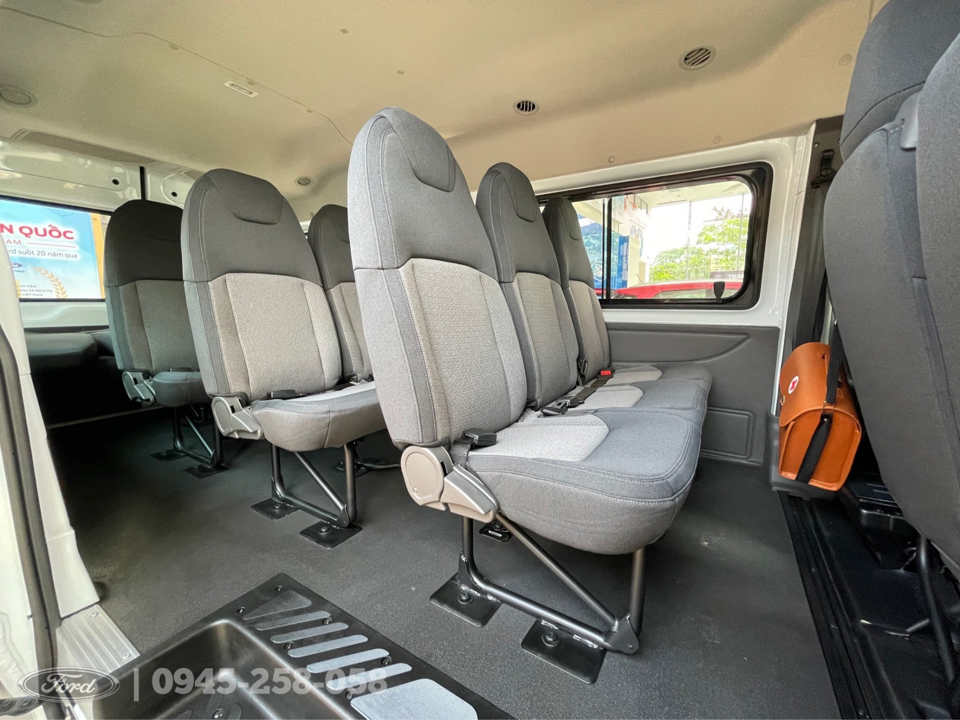 gia_xe_ford_transit_2023_moi_nhat_5