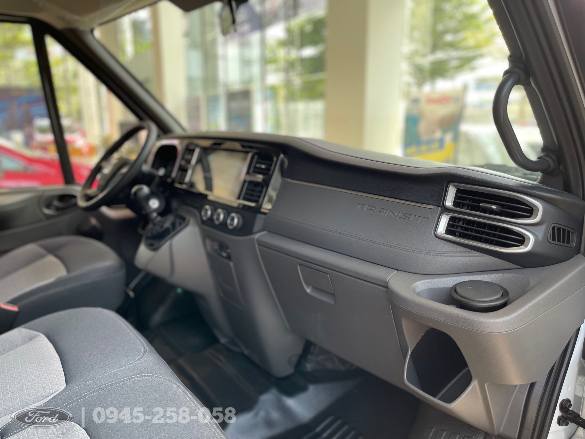 gia_xe_ford_transit_2023_moi_nhat_7