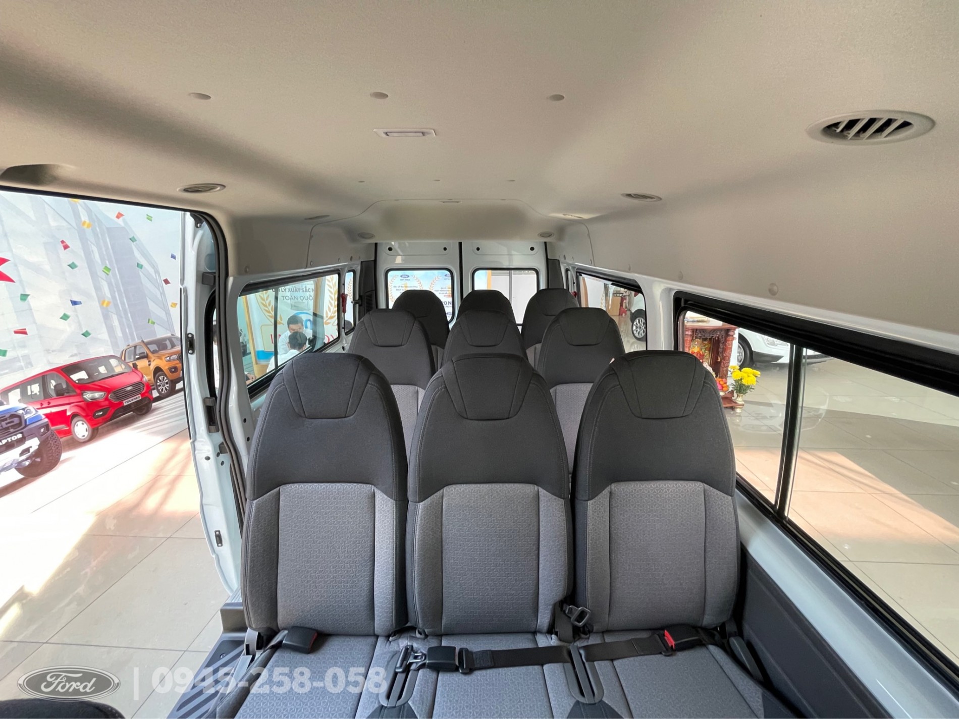gia_xe_ford_transit_2023_moi_nhat_8
