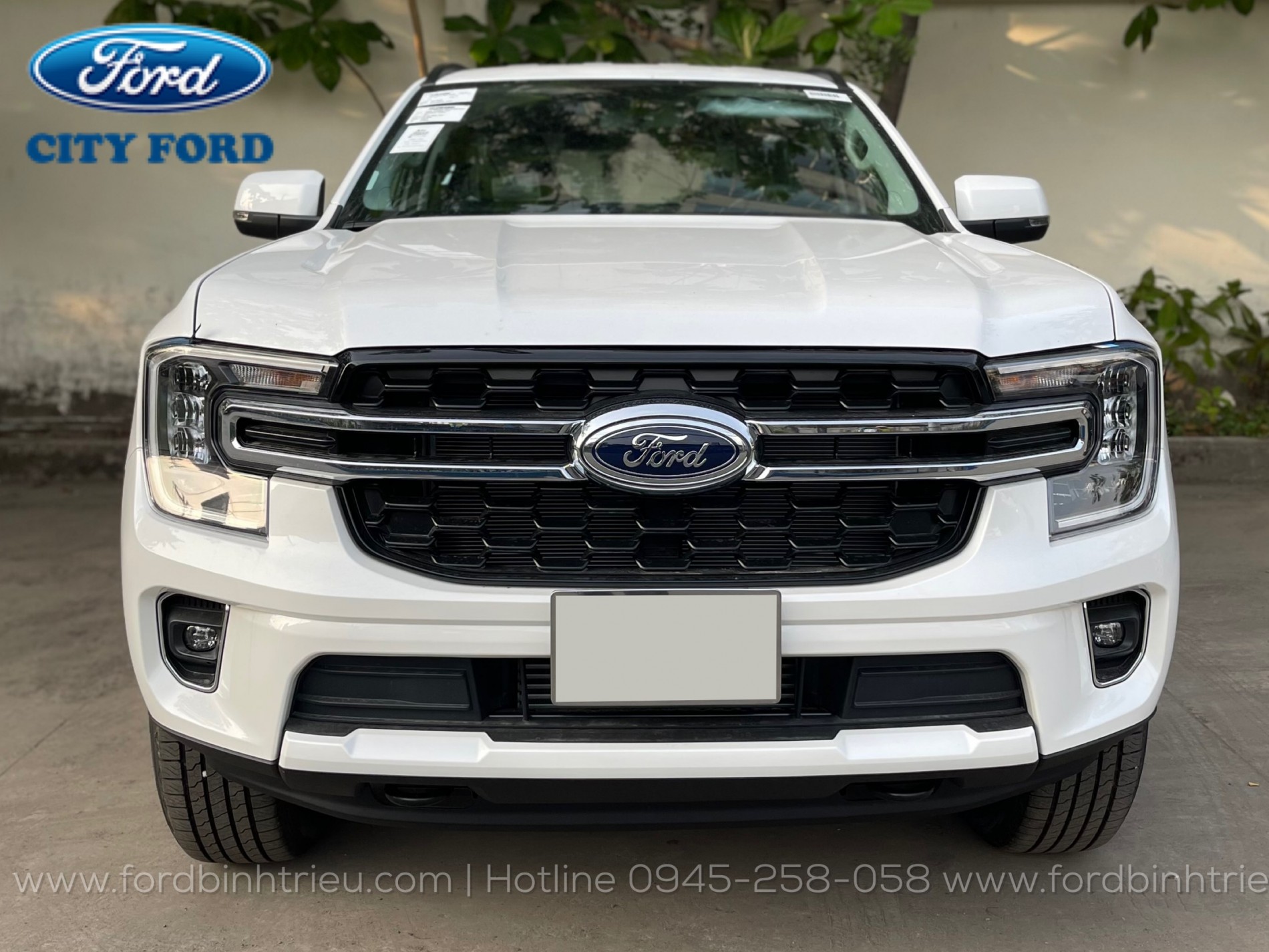 ford_everest_ambiente_2023_ngoai_that_1