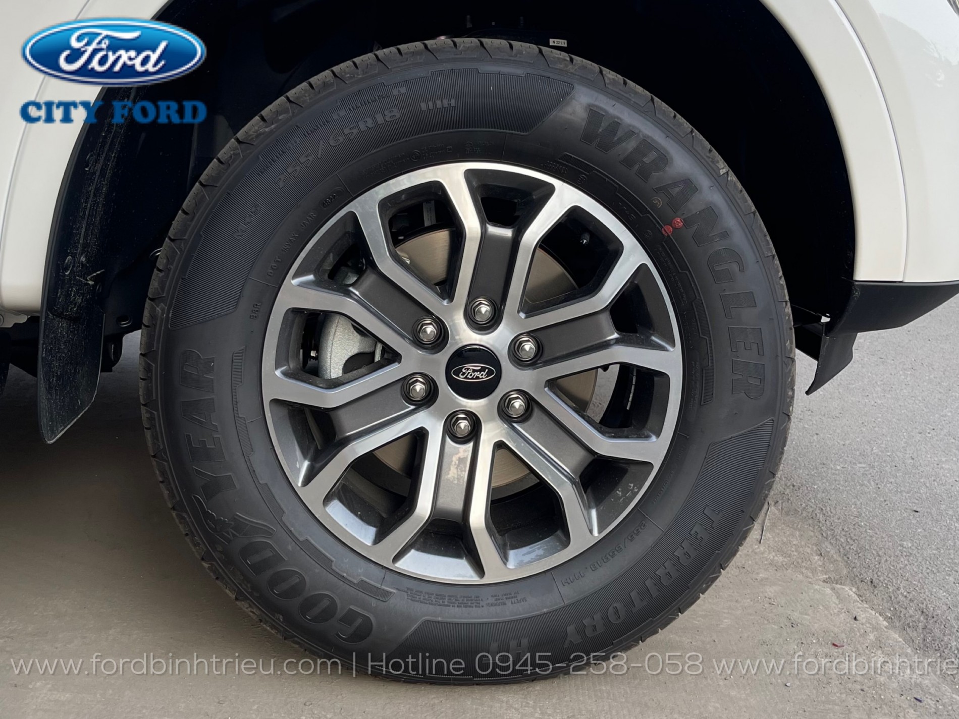 ford_everest_ambiente_2023_ngoai_that_4