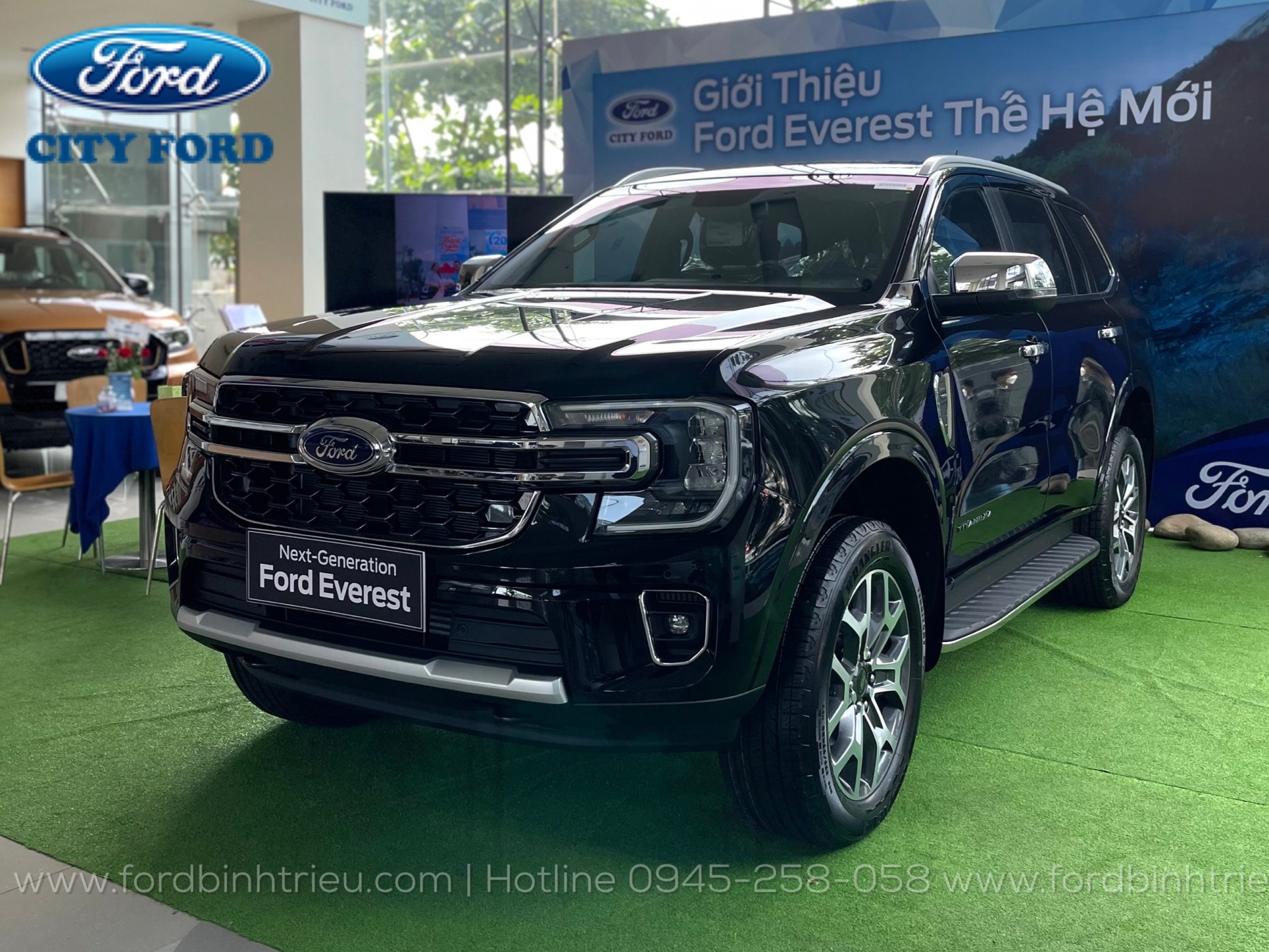 ford_everest_titanium_1_cau_2024_4x2_at_ngoai_that_1