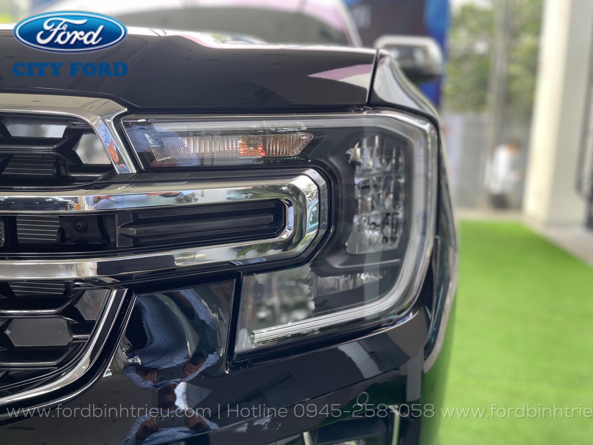 ford_everest_titanium_1_cau_2023_4x2_at_ngoai_that_2