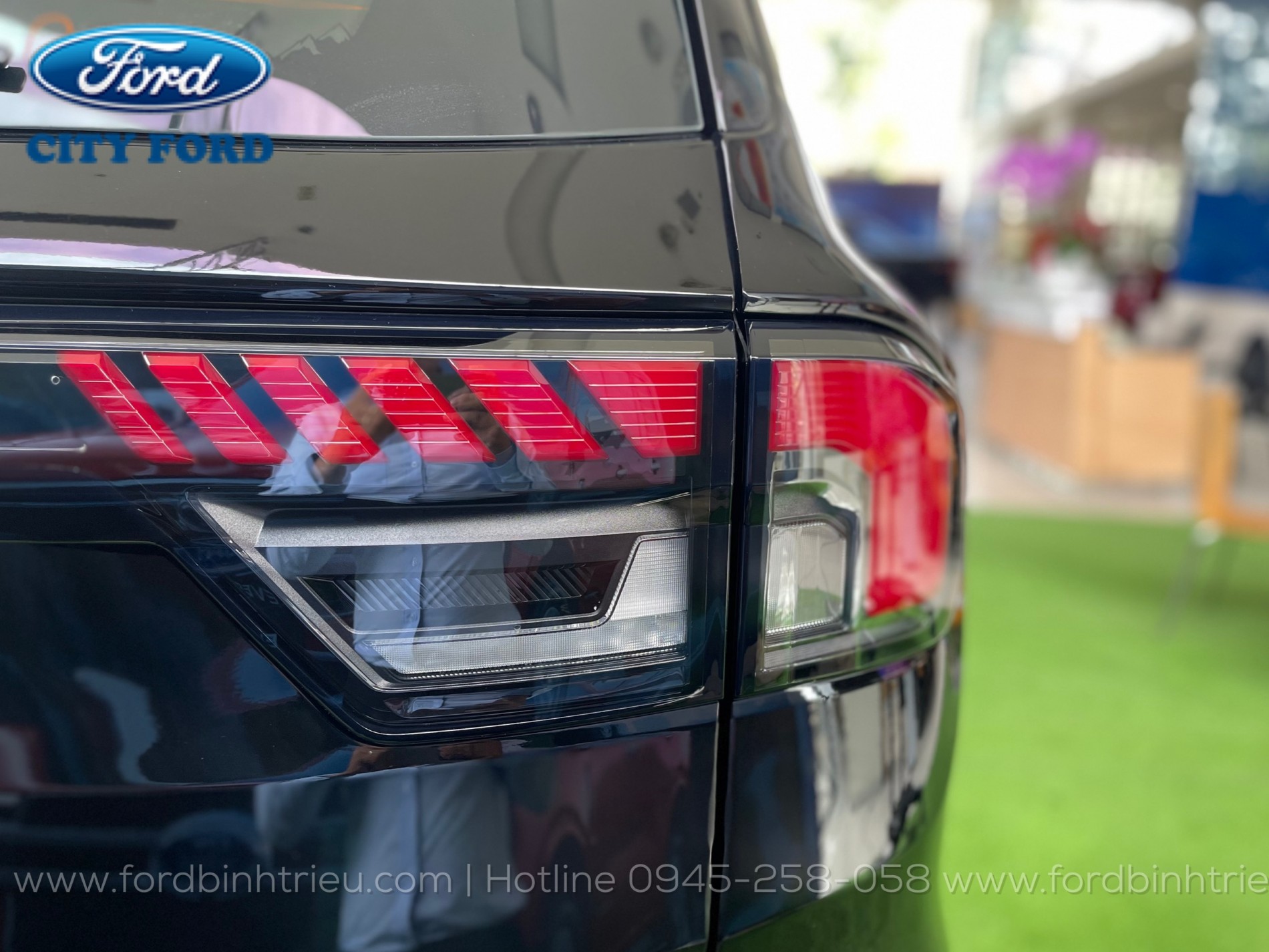 ford_everest_titanium_1_cau_2023_4x2_at_ngoai_that_5