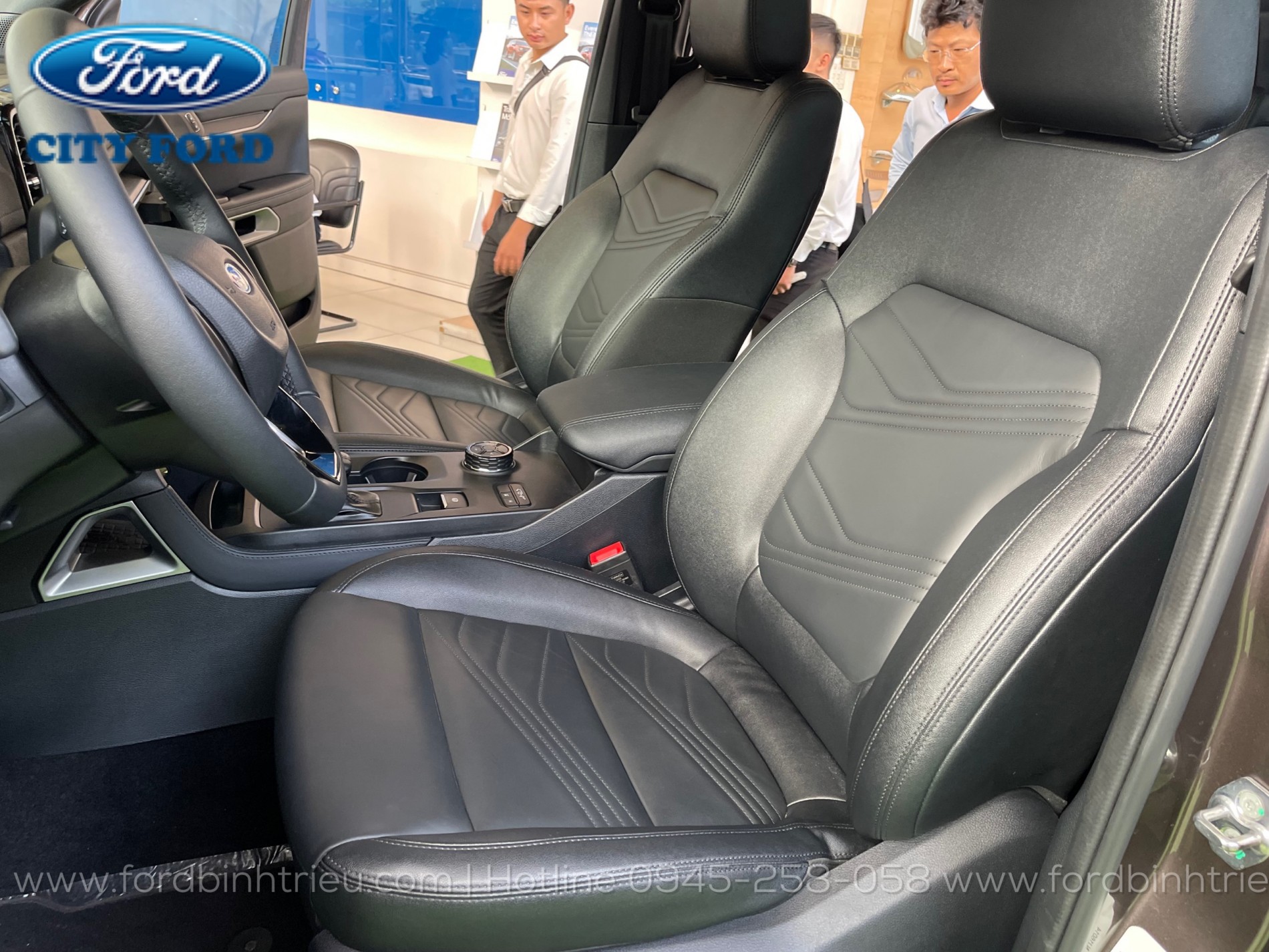 ford_everest_titanium_2_cau_2023_4x4_at_full_noi_that_8