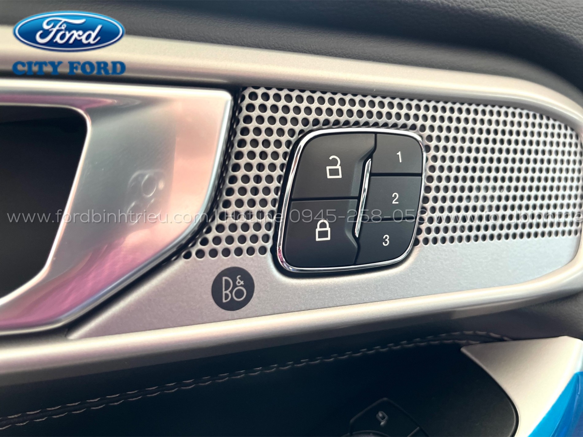 gia_xe_ford_explorer_2023_noi_that_9