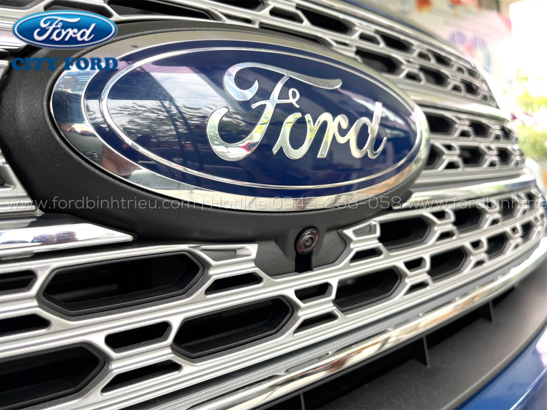 gia_xe_ford_explorer_2023_ngoai_that_10