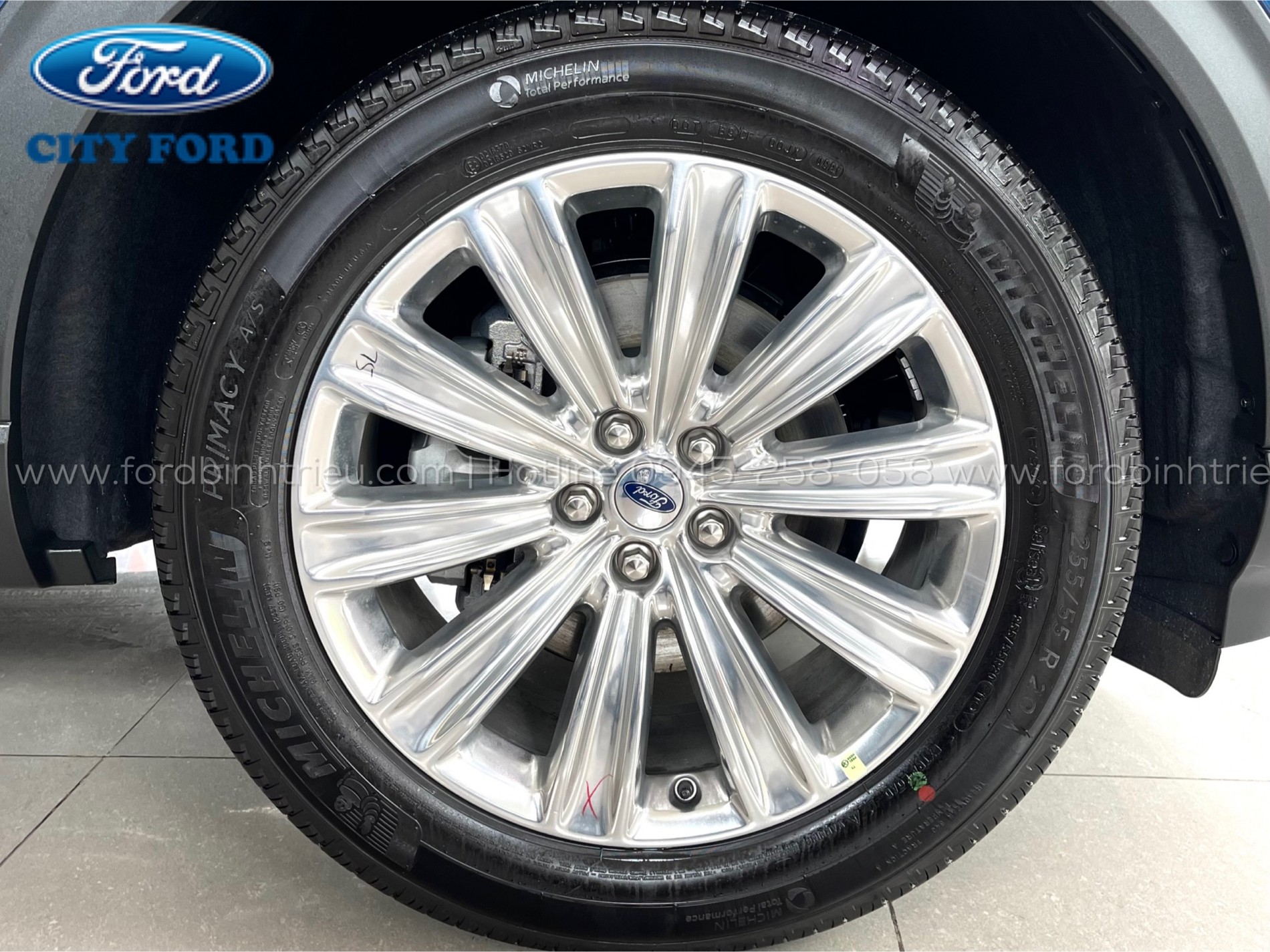 gia_xe_ford_explorer_2023_ngoai_that_9