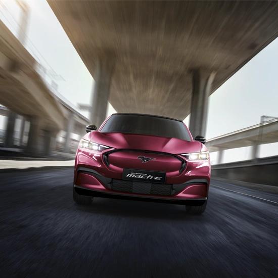 gia_xe_ford_mustang_mach_e_2025_5