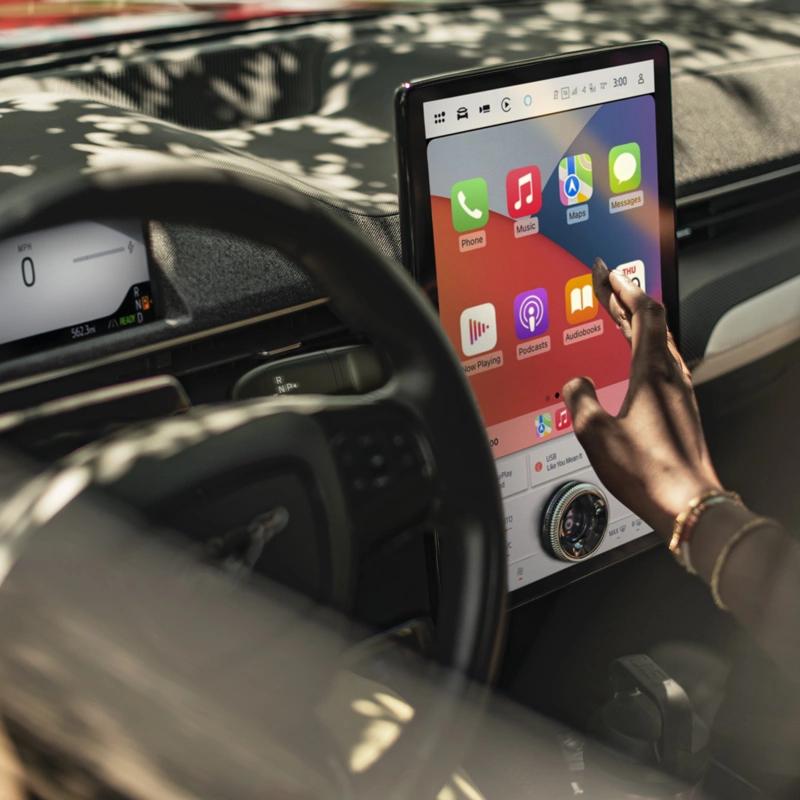 gia_xe_ford_mustang_mach_e_2025_8