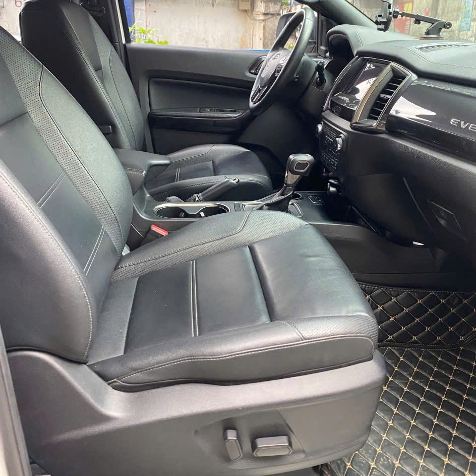 ford_everest_titanium_1_cau_2022_xe_ford_cu_chinh_hang_3