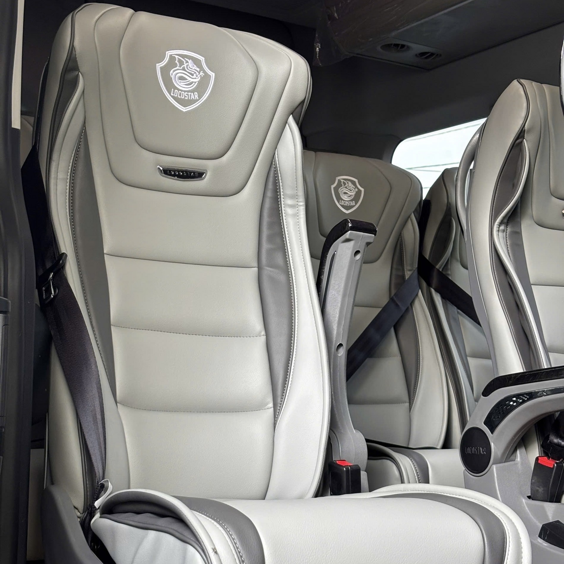 xe_cu_ford_transit_2025_sieu_luot_-_xe_ford_cu_chinh_hang_6